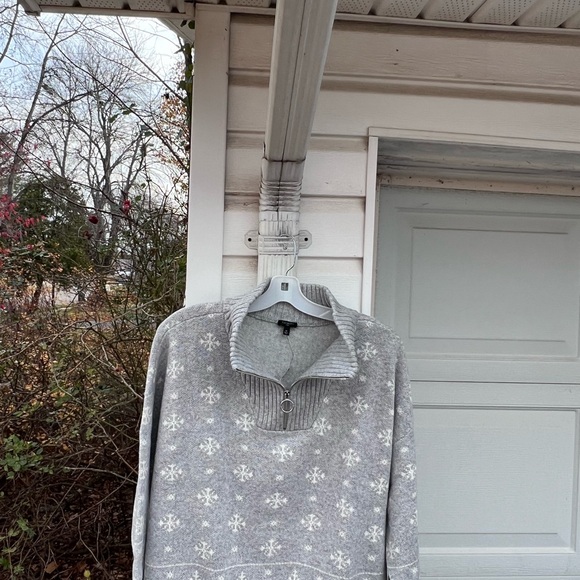 NWT Talbots Gorgeous Thick Gray White Snowflakes 1/4 Zip Long Sleeve Sweater - Picture 2 of 5